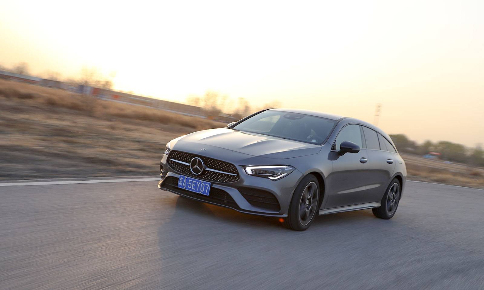 有车试驾奔驰cla2604matic猎跑车优雅下放