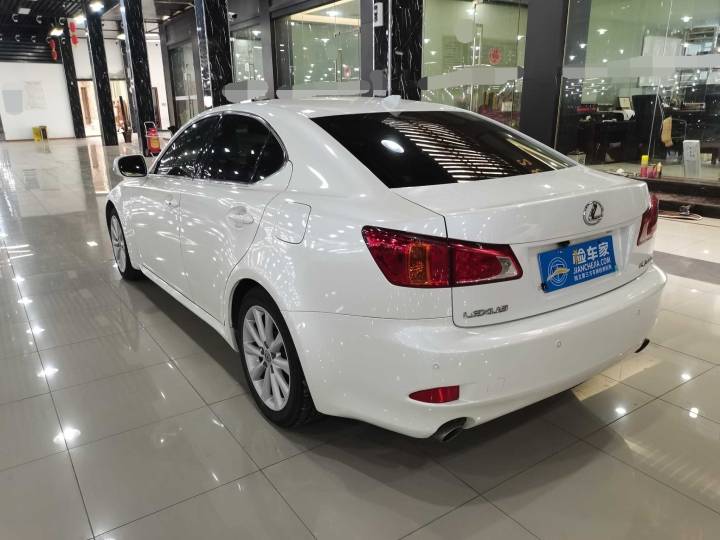 09年的雷克萨斯is300开价13万,打开机盖一颗螺丝未动,能买吗?