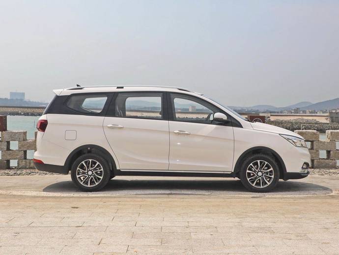 8万以下的7座商务车