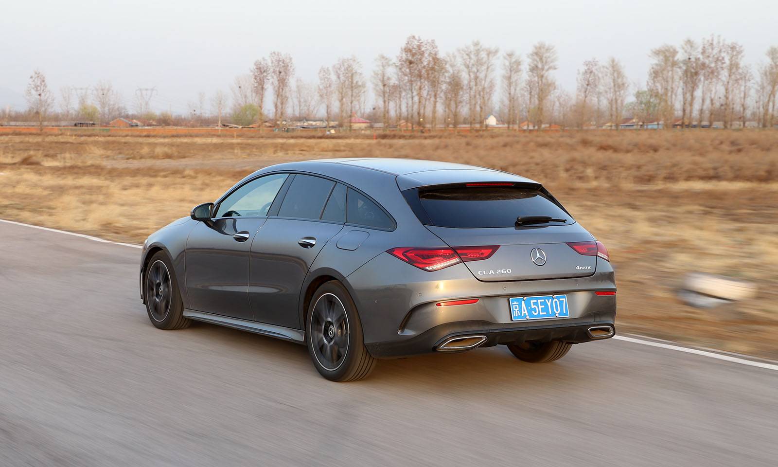 有车试驾奔驰cla2604matic猎跑车优雅下放