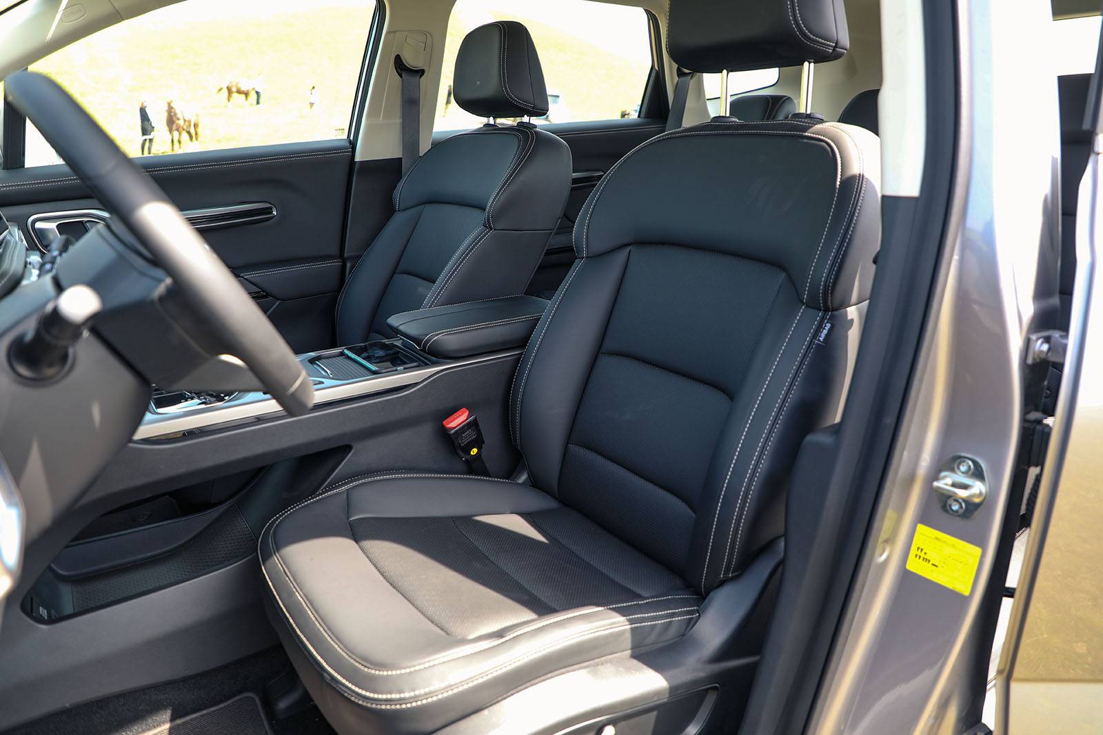 豪越的内饰整体视觉效果是非常高档的,乍看上去真不想一款售价不到14