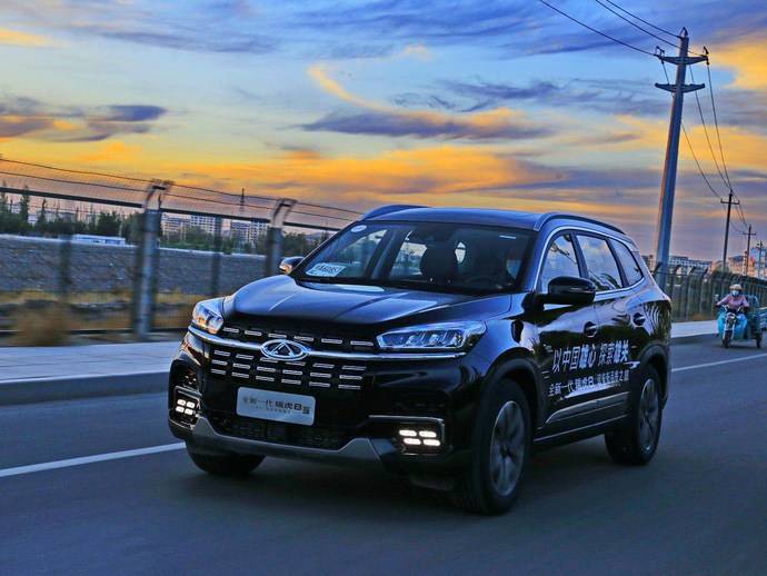 大漠飞驰试驾全新瑞虎8