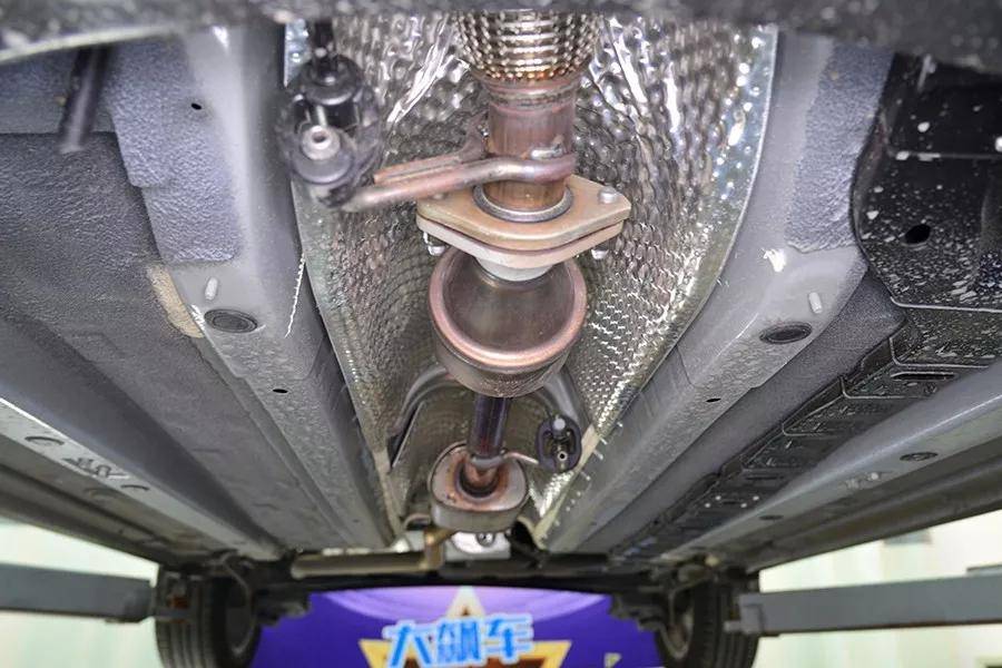 一磕就漏即便底盘增高起亚kxcross也千万别托底