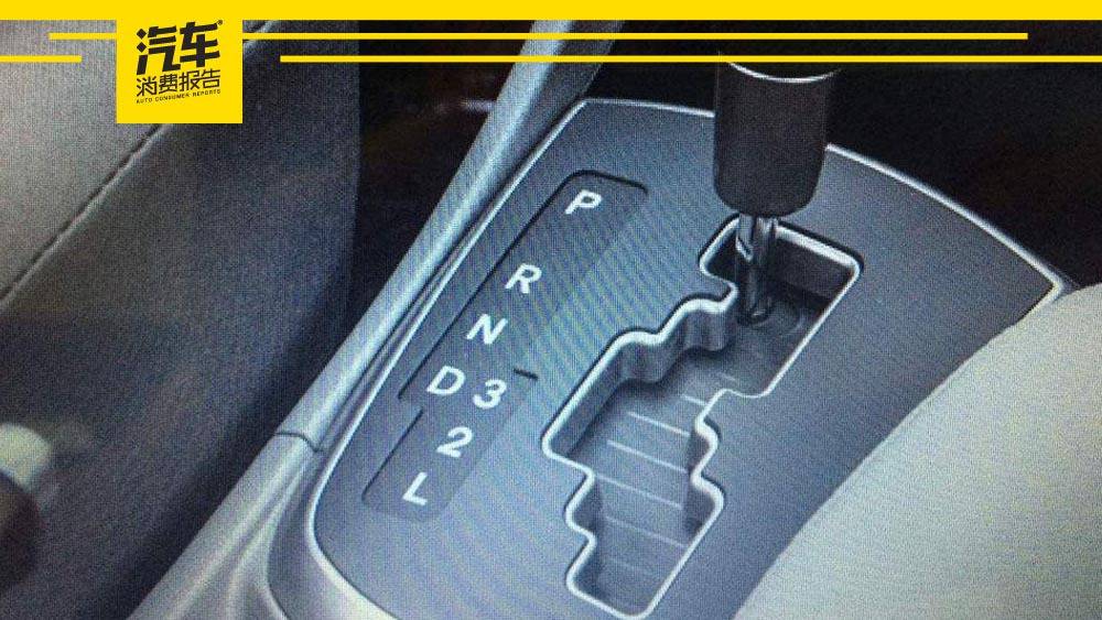 两种换挡方式都从字面理解十分形象,蛇形档位的切换路线弯弯曲曲,而