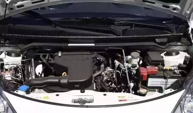 0升k10b1三缸自然吸气发动机,最大功率71马力,其峰值扭矩为92n·m,与