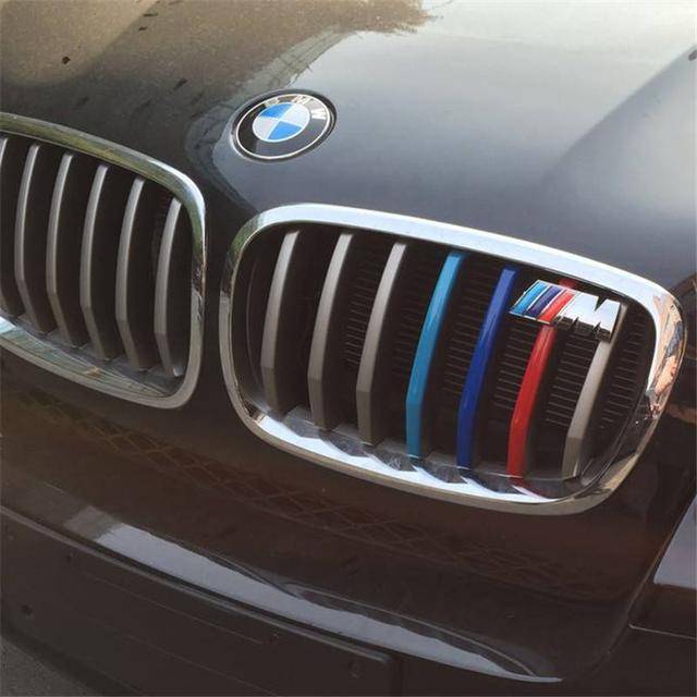 为啥车尾会贴壁虎宝马的三色条竟是买的知道的人不多