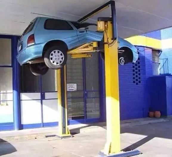 举升机下的伤害