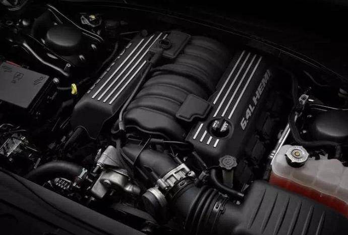 我行侃车30万想拥有一台v6发动机的车型克莱斯勒300c无疑是首选