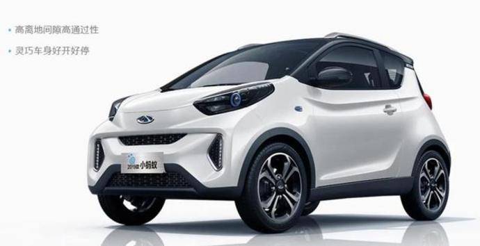 在座椅布局上,奇瑞小蚂蚁是三门两座车型,车头采用了可爱的外观设计