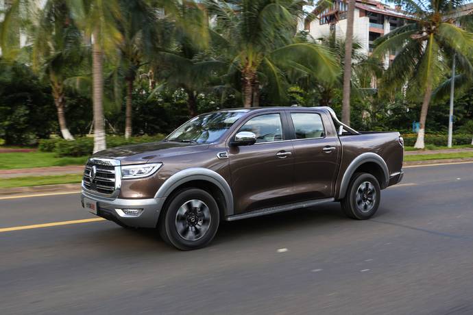 宝岛试驾长城柴油炮国六柴油最强扭矩爬坡给力拉货强