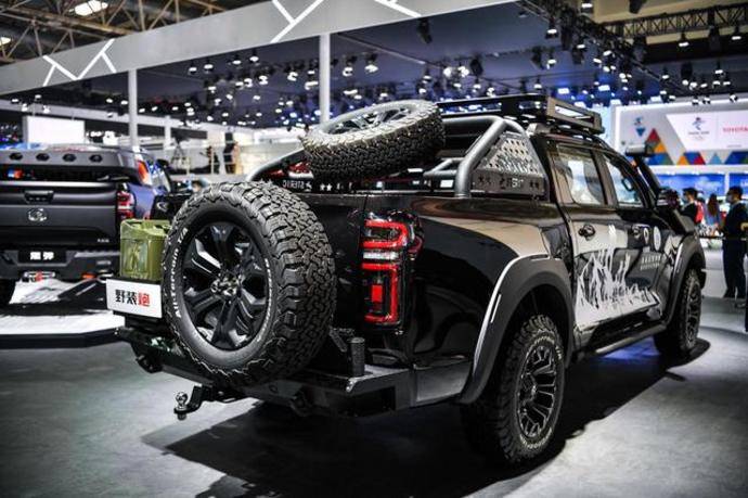 黑弹来袭长城炮越野皮卡爆改车型北京车展震撼亮相