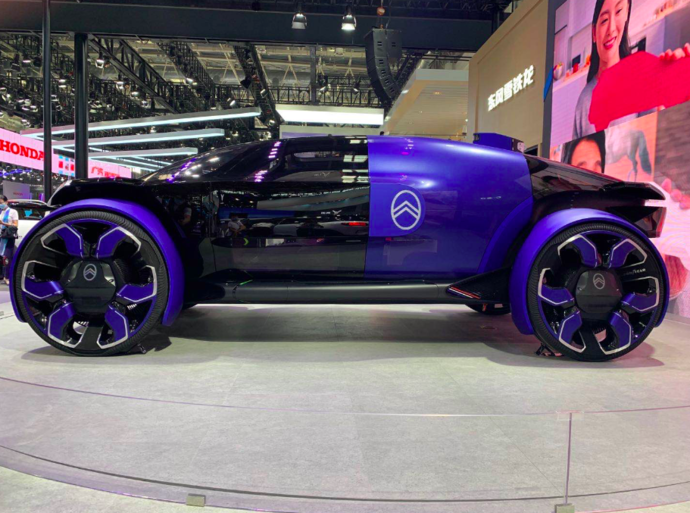 北京车展雪铁龙悬浮式透明胶囊概念车揭示产品发展方向