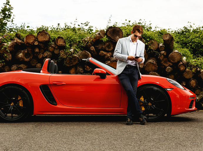 拿跑车来练手大学生买保时捷718三年车龄卖家还要58万