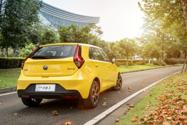 买什么宏光mini不到3万入手名爵3还是燃油车不更香吗