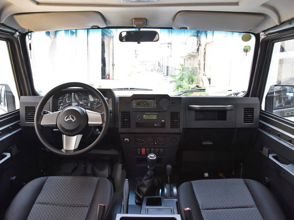 目前这款bj212致敬版车型的内饰还没有曝光,但是预计和之前的车型变化