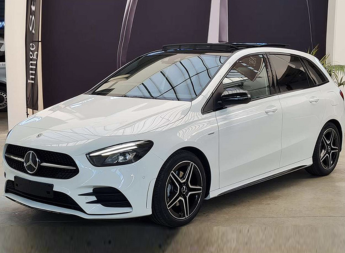 内饰采用全新设计风格奔驰全新b级海外实拍图