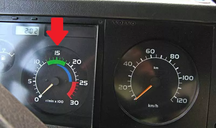 下一次乘坐公交车的时候,各位车友可以留意一下柴油机转速表,你会惊讶