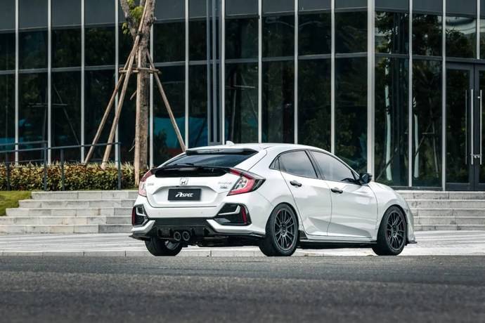 本田十代思域两厢改装原厂引擎轻松达267匹404牛米变身钢炮