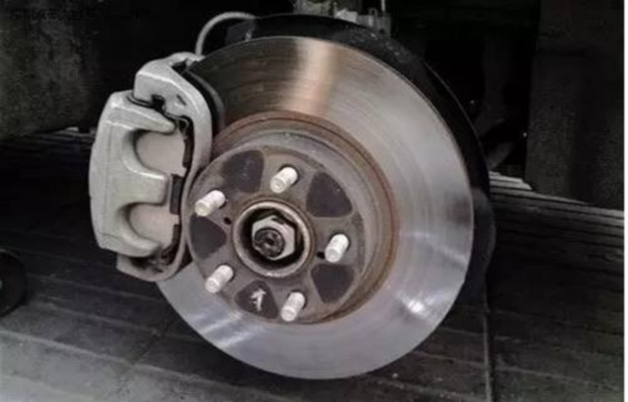 车辆制动距离增加,难道只是刹车的问题吗?