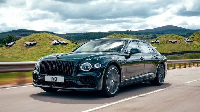 豪车也开始玩省油了,宾利飞驰插电混动版值得期待吗?