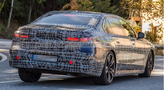 全新宝马7系最新谍照曝光或命名i7续航有望700km