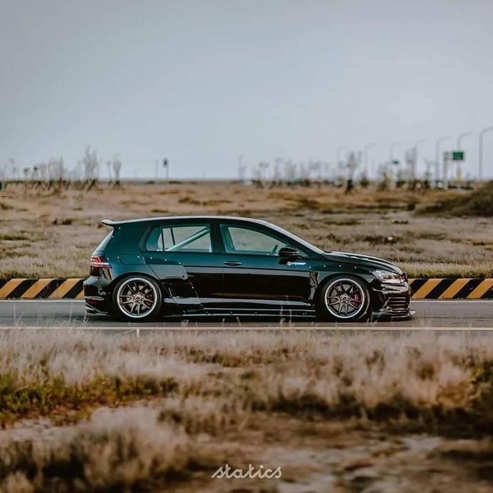 大众高尔夫mk7改装火箭兔宽体套件不一样的暴力钢炮风味