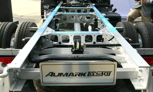 到底谁更皮实,似乎"商用车"早就给了我们答案:上述的铝车架货车和挂车