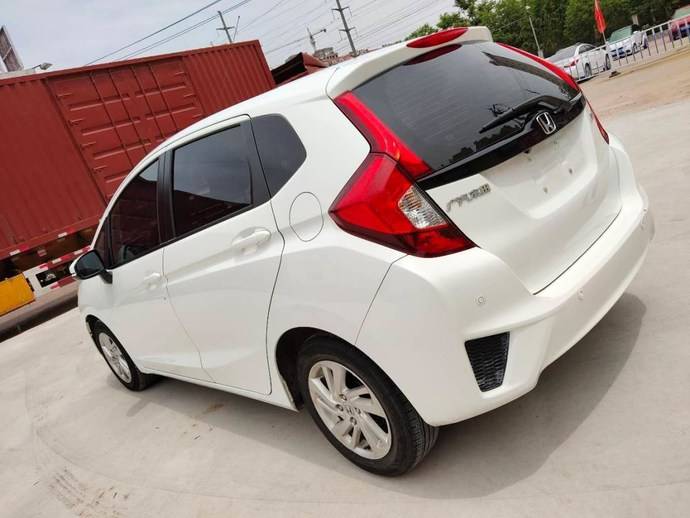 15年白色本田飞度再降价35万实景开回家真正的平民超跑