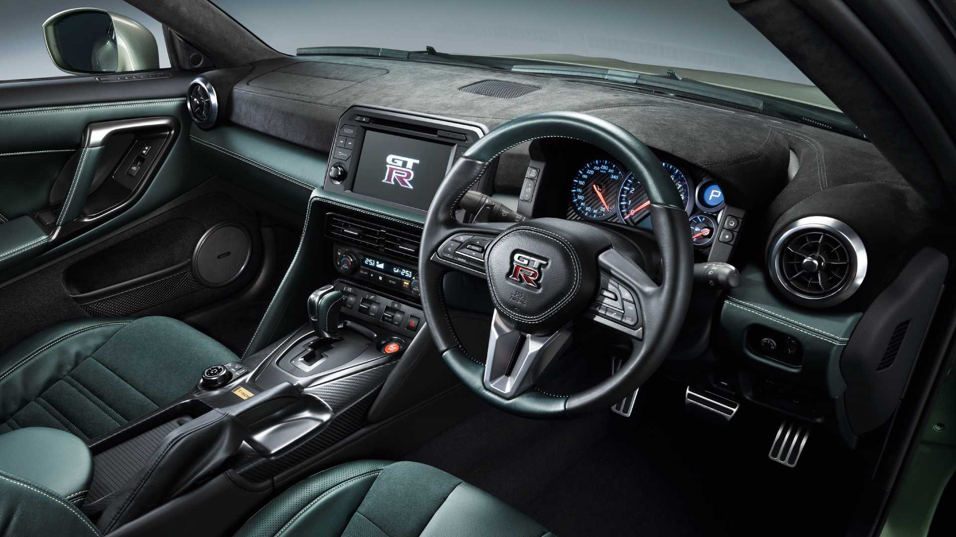 日产GT-R T-Spec发布！重启经典涂装，配置用料更考究