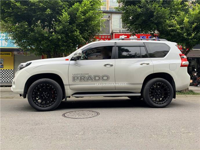 丰田普拉多改装brembogt刹车20寸method轮毂