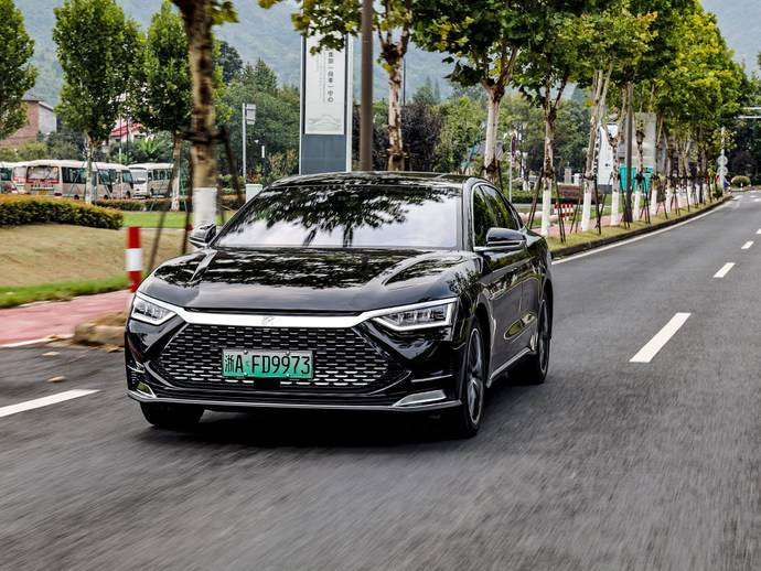 不到25万47秒破百的c级车试驾比亚迪汉dm