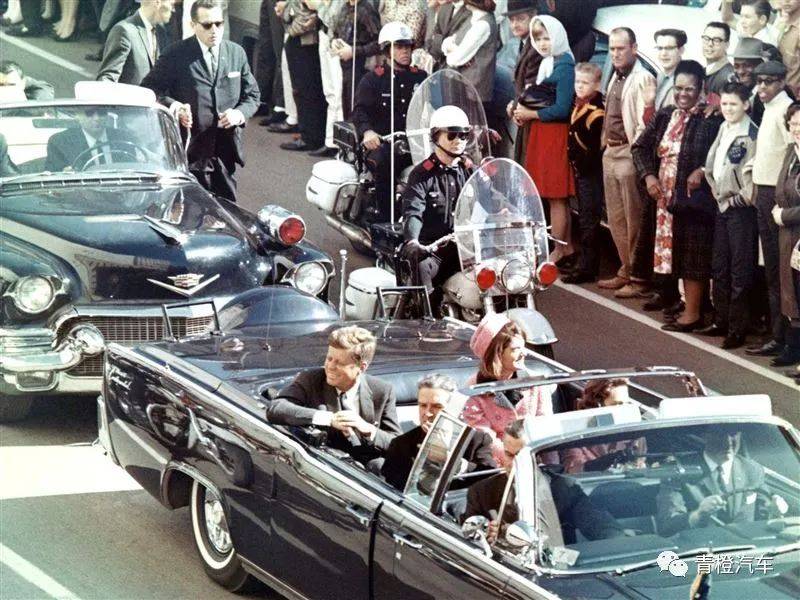 尼克松坐敞篷车图片