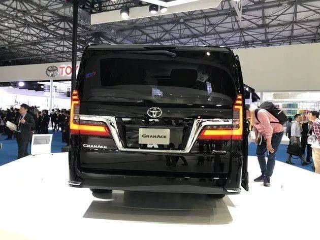 豪华不输埃尔法第三排更有独立座椅丰田granace亮相东京车展