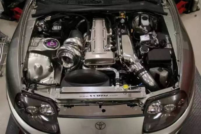 它已经发展到了第四代(四代目)车型,也就是取消了跳灯换装了2jz发动机