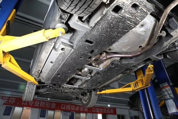 没有缩水的tnga丰田奕泽底盘评测