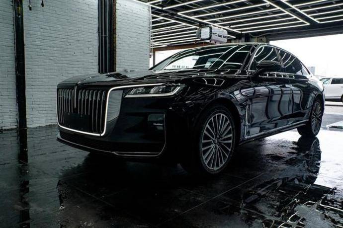 全球首改双色红旗h9气场碾压劳斯莱斯