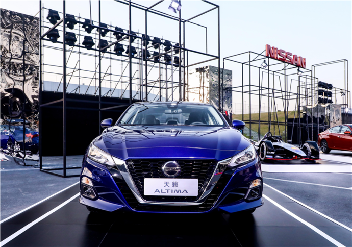 驾值丨日系中级车之争雅阁天籁凯美瑞怎么选