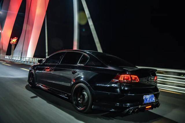 自带商务范的迈腾b7褪去西装成为黑武士