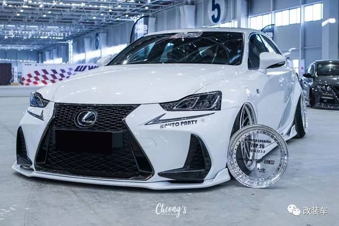 从昂克赛拉玩到雷克萨斯is300,素雅的白骑士风格看起来很舒服!