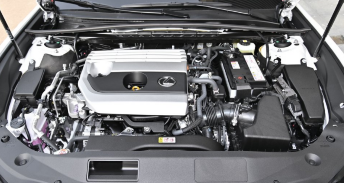 最大马力为283匹,最大扭矩为400n·m,匹配7速湿式双离合变速箱,全系