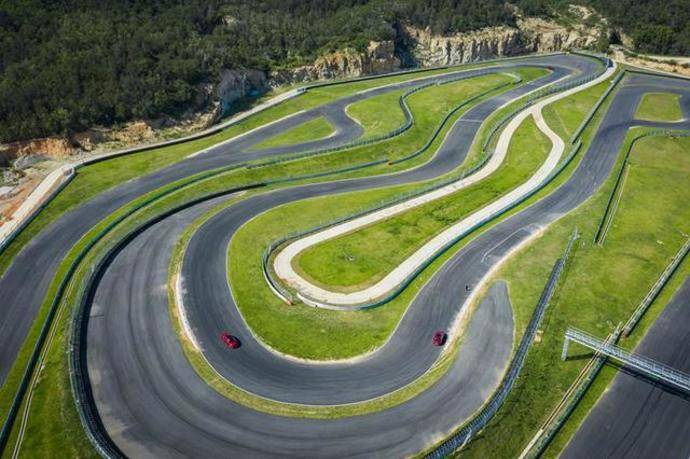 体验地表最强14t开逸动plus上赛道溜几圈