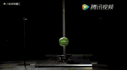 再做自由落体,西瓜则完好无损