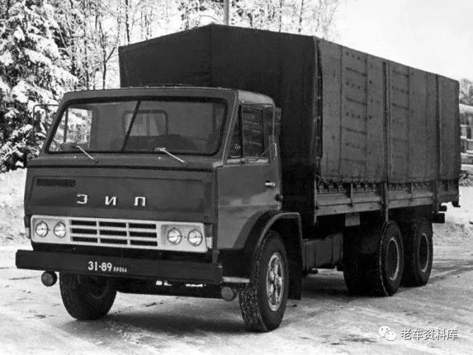 老照片回顾1976年第一辆卡玛兹卡车下线