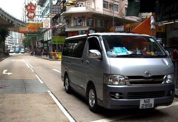 在香港,丰田hiace(海狮),日产urvan,三菱delica这些商用车通常被叫做