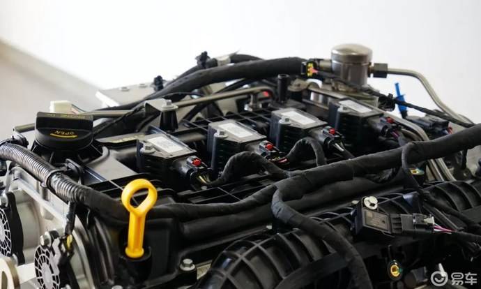 除了奇瑞的16t我们还有长安蓝鲸发动机