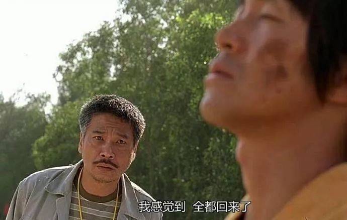 在香港电影处在最低谷的时候,周星驰一部《少林足球》横空出世.