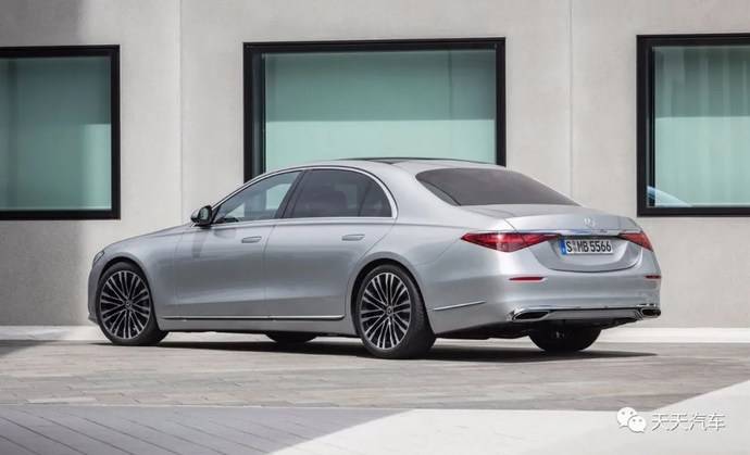 s级轿车已经历经了十代车型,如今,第十一代梅赛德斯奔驰s级轿车已经
