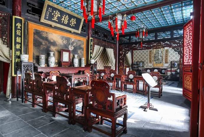 来到正定怎么能不去荣国府,荣国府是明末清初文化为背景的仿古建筑群