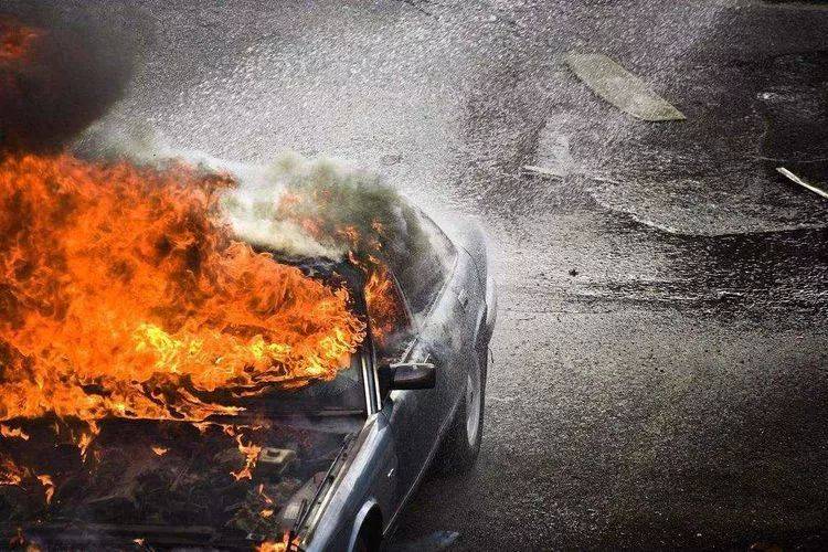 起火/冒烟必须12小时内上报!国家加强电动车安全规范-有车以后