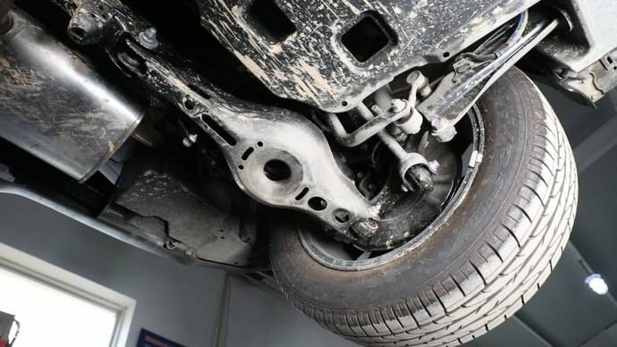 没有缩水的tnga丰田奕泽底盘评测